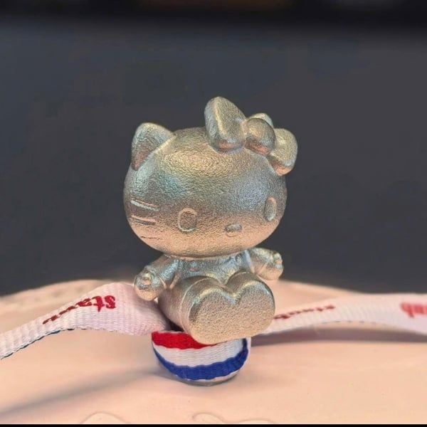 Nồi gang tròn Staub Hello Kitty Limited 20cm 2.3L - Màu hồng