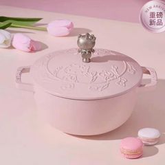  Nồi gang tròn Staub Hello Kitty Limited 20cm 2.3L nắp kitty - Màu hồng 