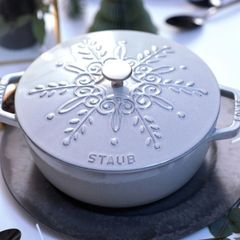  Nồi gang tròn Staub Snowflake Winter 24cm 3.6L 
