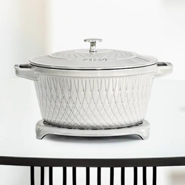 Nồi gang tròn Staub Twister 24cm 4L - Màu Truffle trắng xám