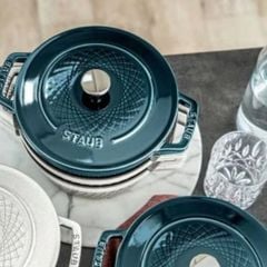  Nồi gang tròn Staub Twister 24cm - Xanh Lamer 