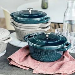  Nồi gang tròn Staub Twister 24cm - Xanh Lamer 