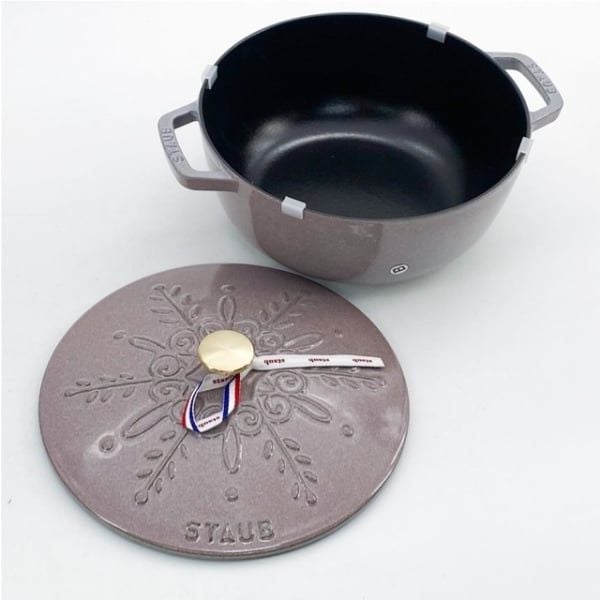 Nồi gang tròn Staub Winter 24cm 3.6L - 112824117