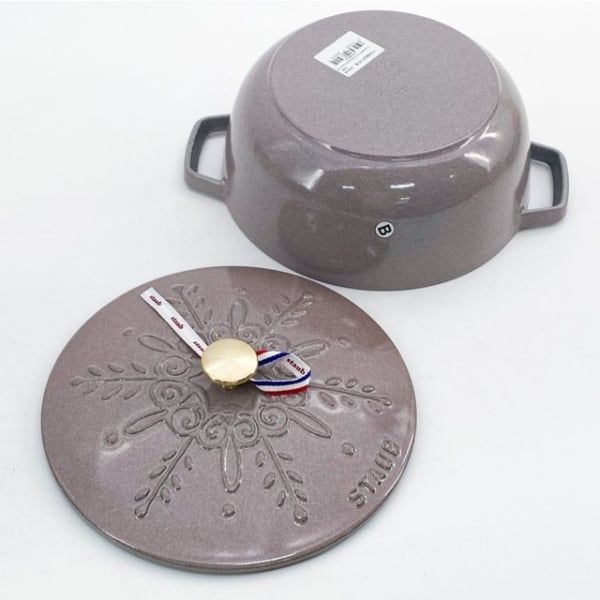 Nồi gang tròn Staub Winter 24cm 3.6L - 112824117