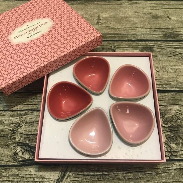Set bát chấm hình cánh hoa Le creuset - Màu hồng