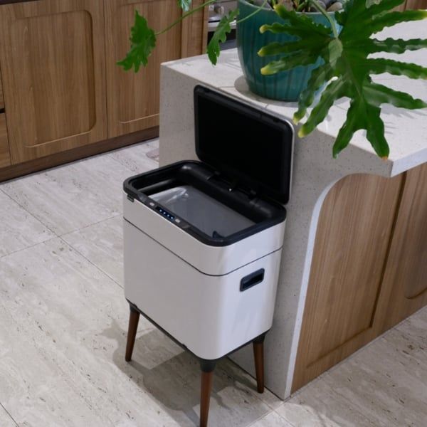 Thùng rác cảm biến Elpheco EPLH5522 20L chân cao khử Ozone