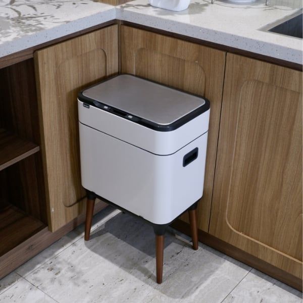 Thùng rác cảm biến Elpheco EPLH5522 20L chân cao khử Ozone