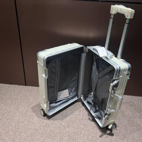 Vali Addidas Sticker size 20