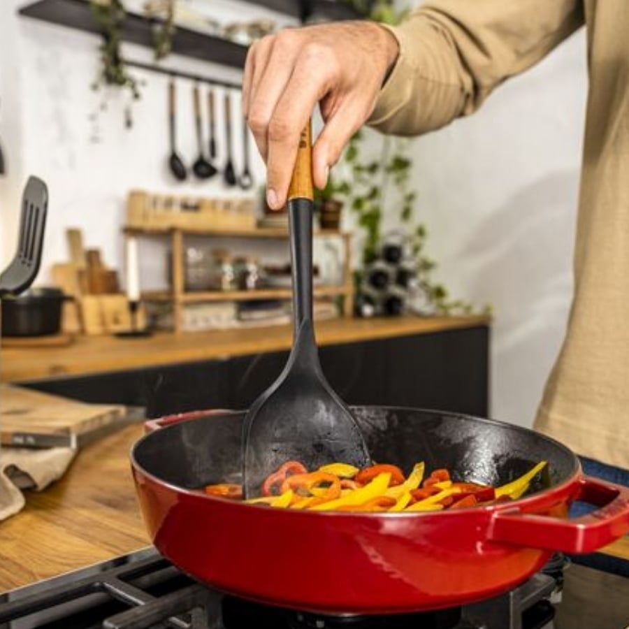 Xẻng lật silicon Staub 31cm