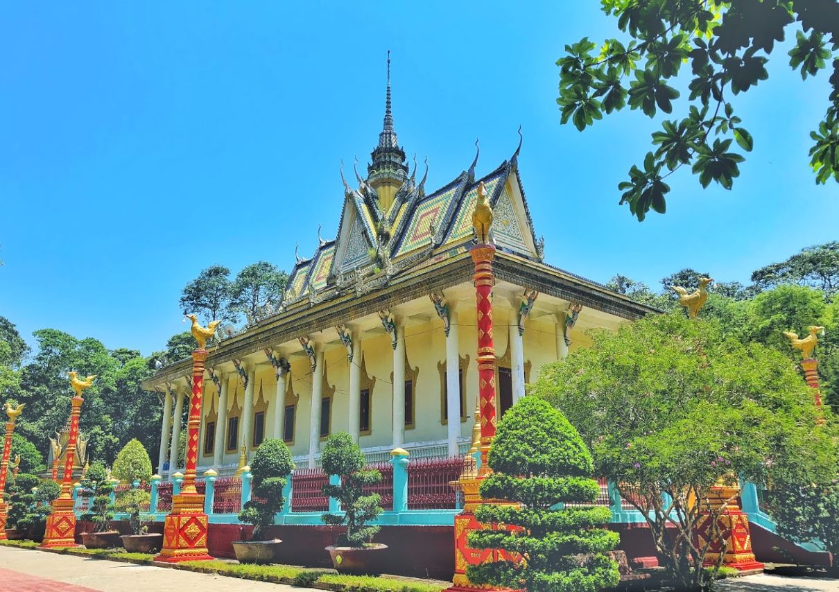 TOUR MIỀN TÂY 2 NGÀY 1 ĐÊM: XUÔI DÒNG CỔ CHIÊN BẾN TRE - TRÀ VINH - VĨNH LONG