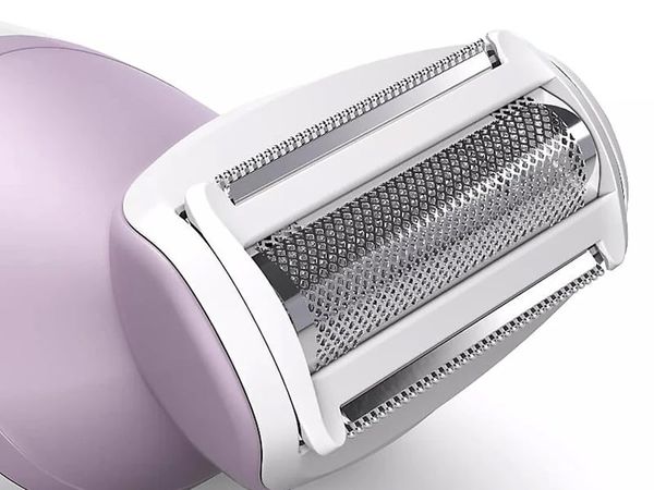 Máy làm sạch lông cho nữ Kho và ướt dùng Pin NiMH Philips BRL136/00