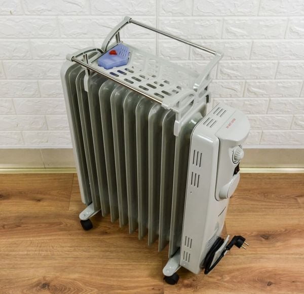 Máy sưởi dầu 11 thanh TIROSS TS924, công suất 2200W, 20M2