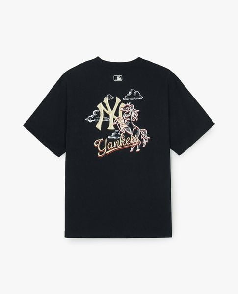  MLB - Áo thun unisex cổ tròn New Year Horse Back Graphic 