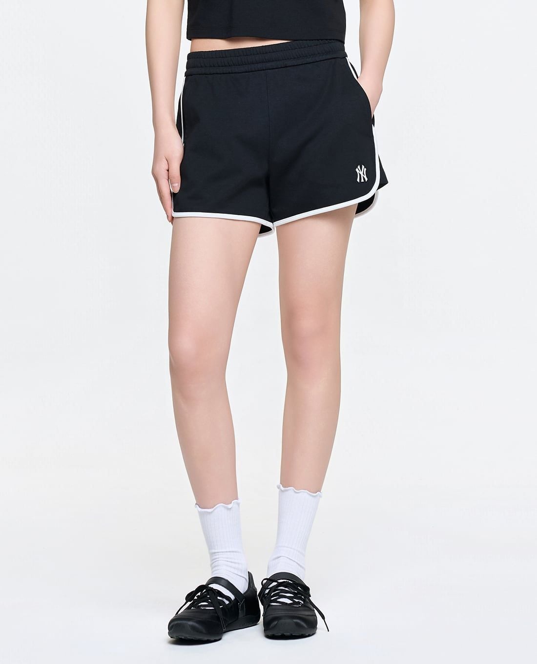 MLB - Quần short thể thao nữ ống rộng Basic Small Logo