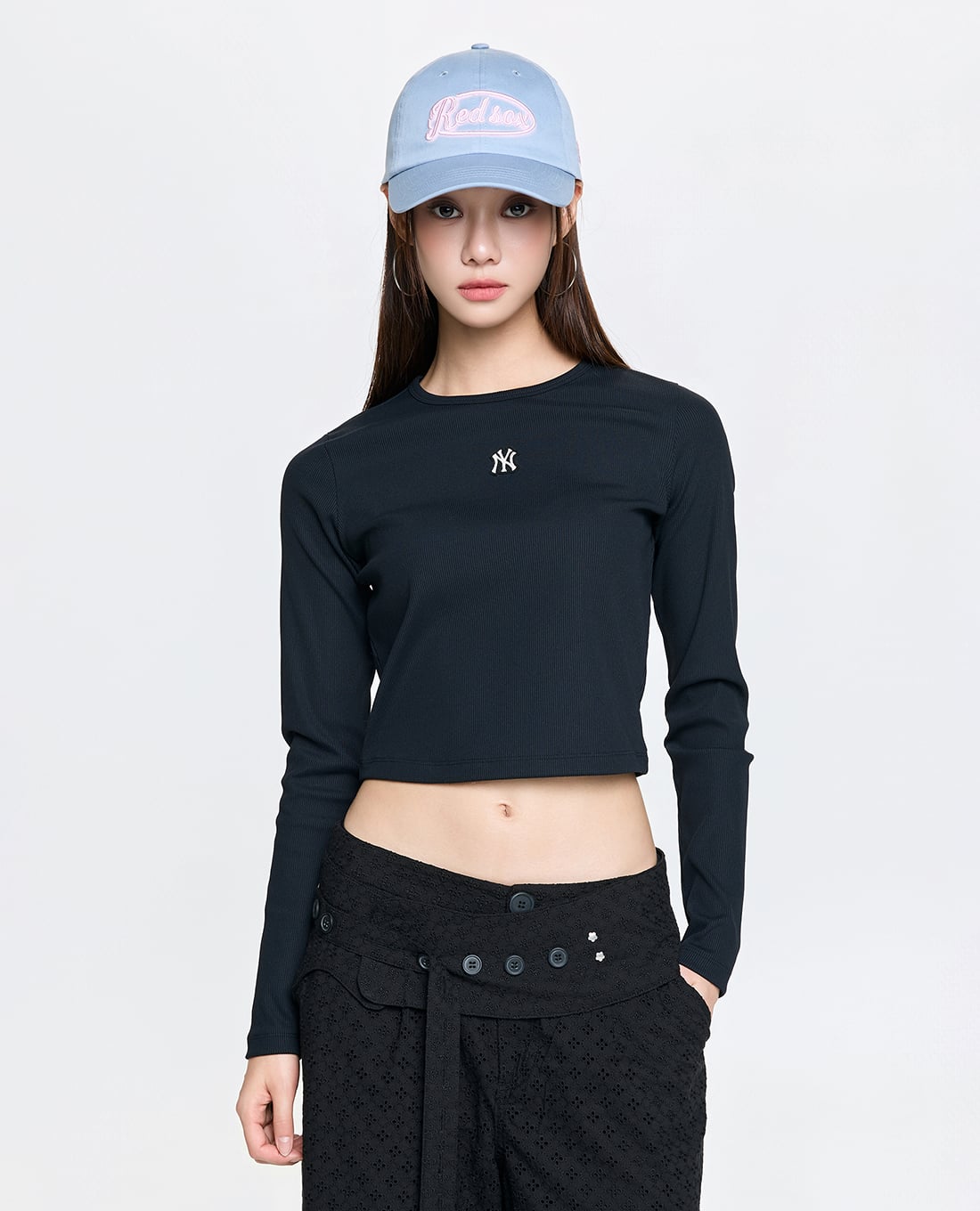 MLB - Áo croptop nữ cổ tròn tay dài Basic
