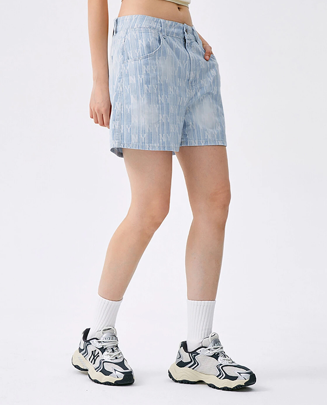 MLB - Quần short jeans nữ họa tiết monogram
