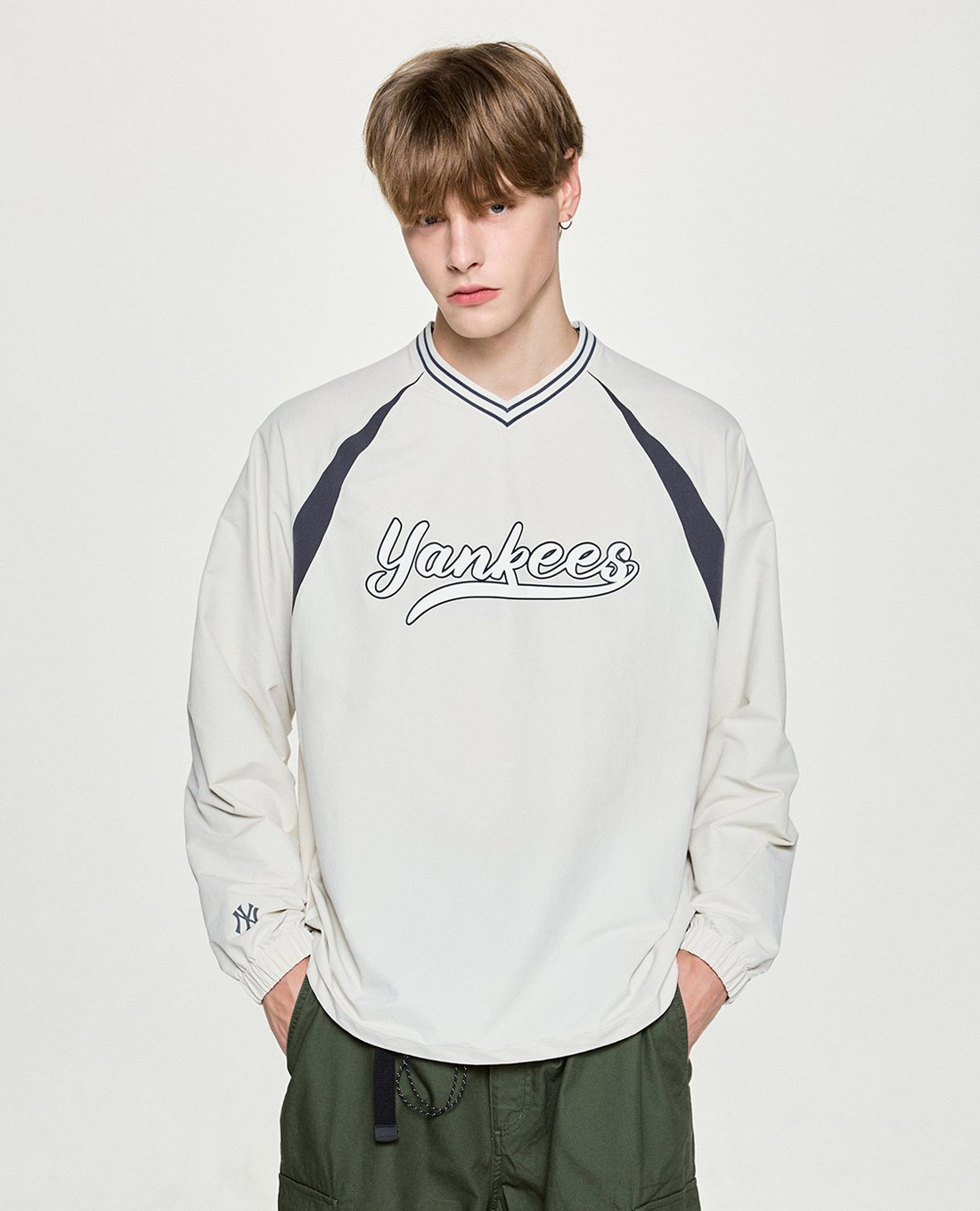 MLB - Áo sweatshirt unisex cổ V tay dài Varsity Sportive