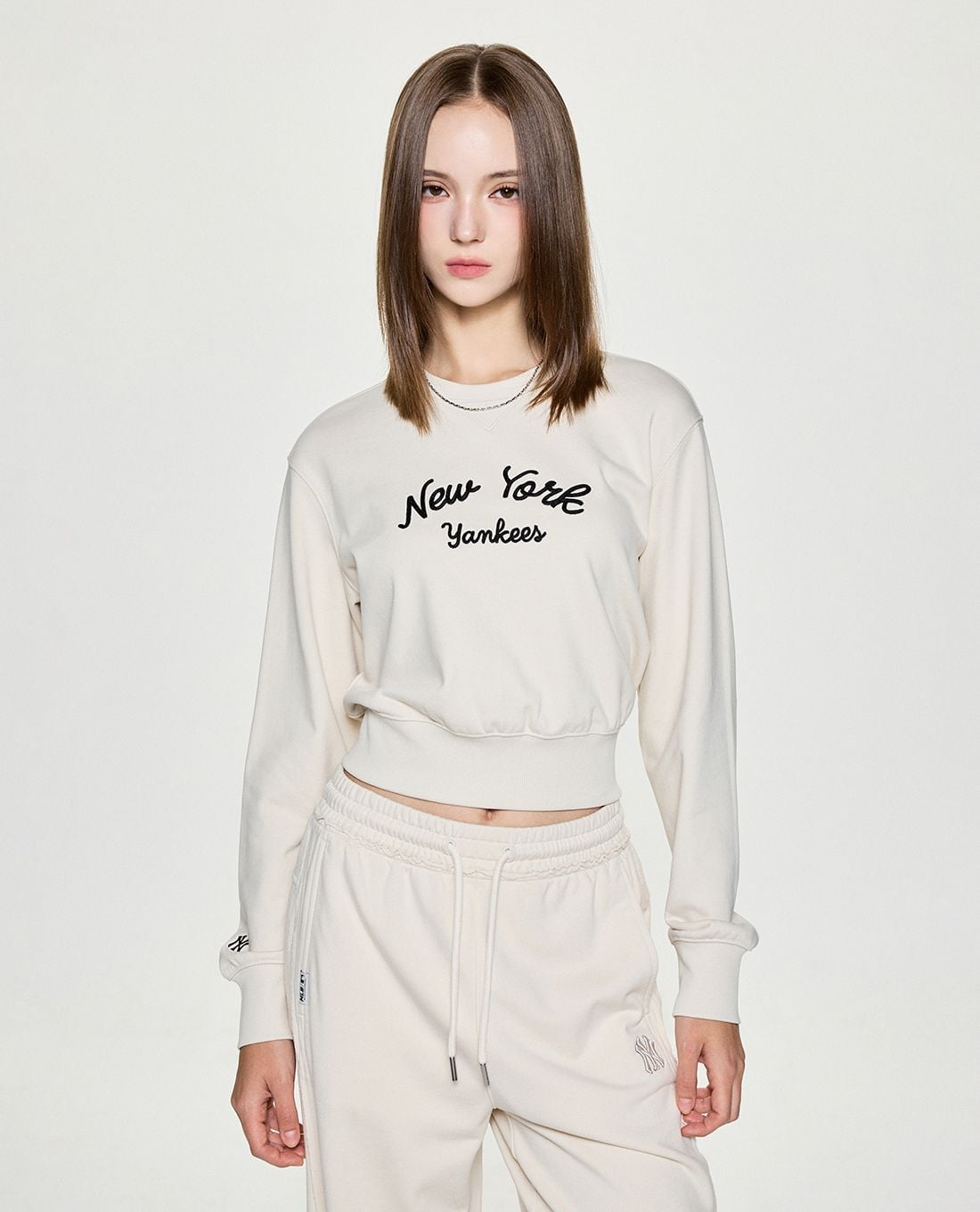 MLB - Áo sweatshirt nữ tay dài phom croptop Basic Lettering