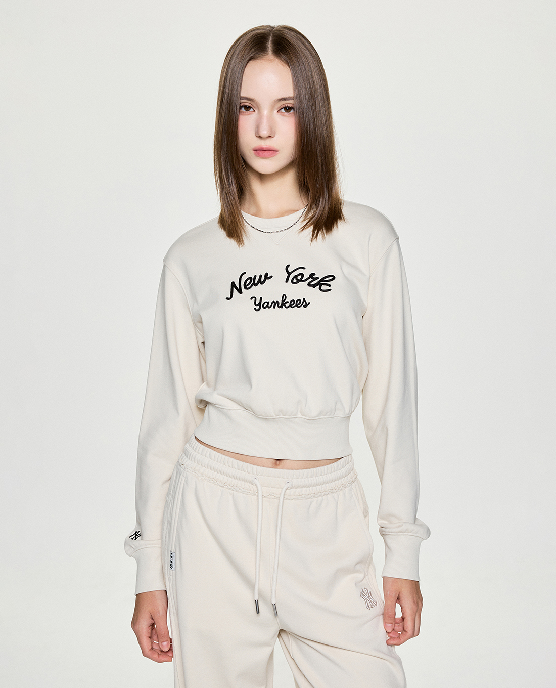 MLB - Áo sweatshirt nữ tay dài phom croptop Basic Lettering