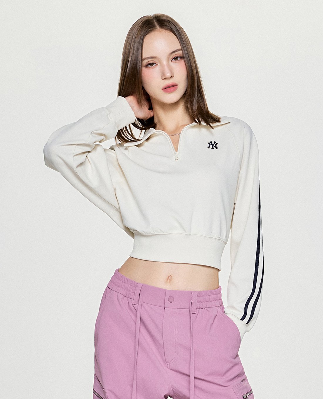 MLB - Áo sweatshirt nữ cổ bẻ tay dài Varsity Sporty Cursive