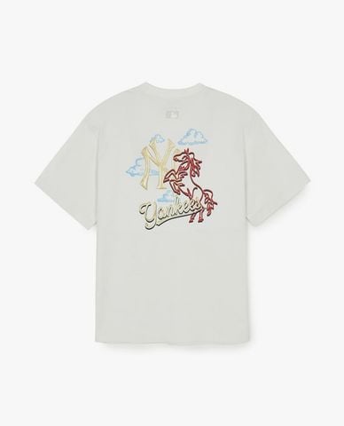  MLB - Áo thun unisex cổ tròn New Year Horse Back Graphic 