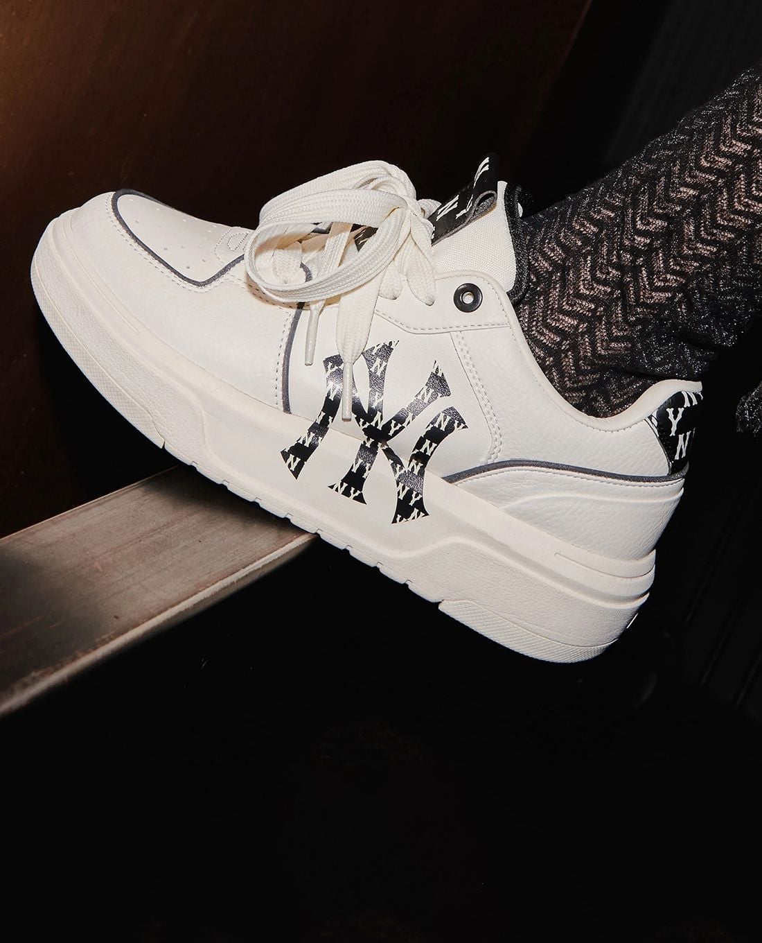 MLB - Giày sneakers unisex cổ thấp Chunky Liner Classic Monogram