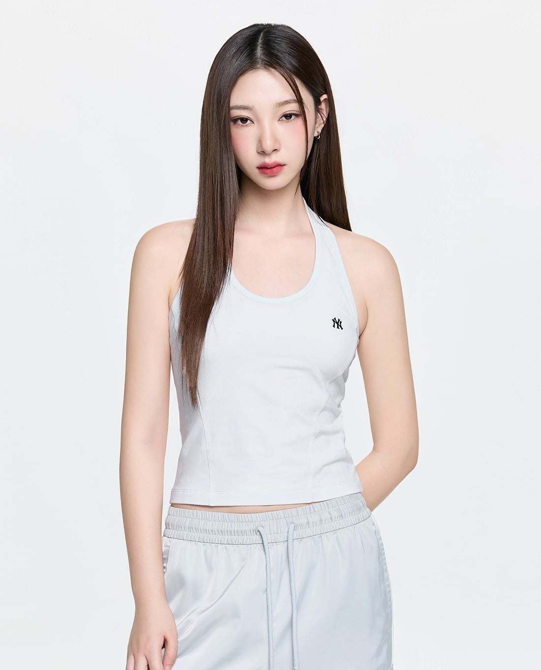 MLB - Áo croptop nữ cổ yếm thêu logo