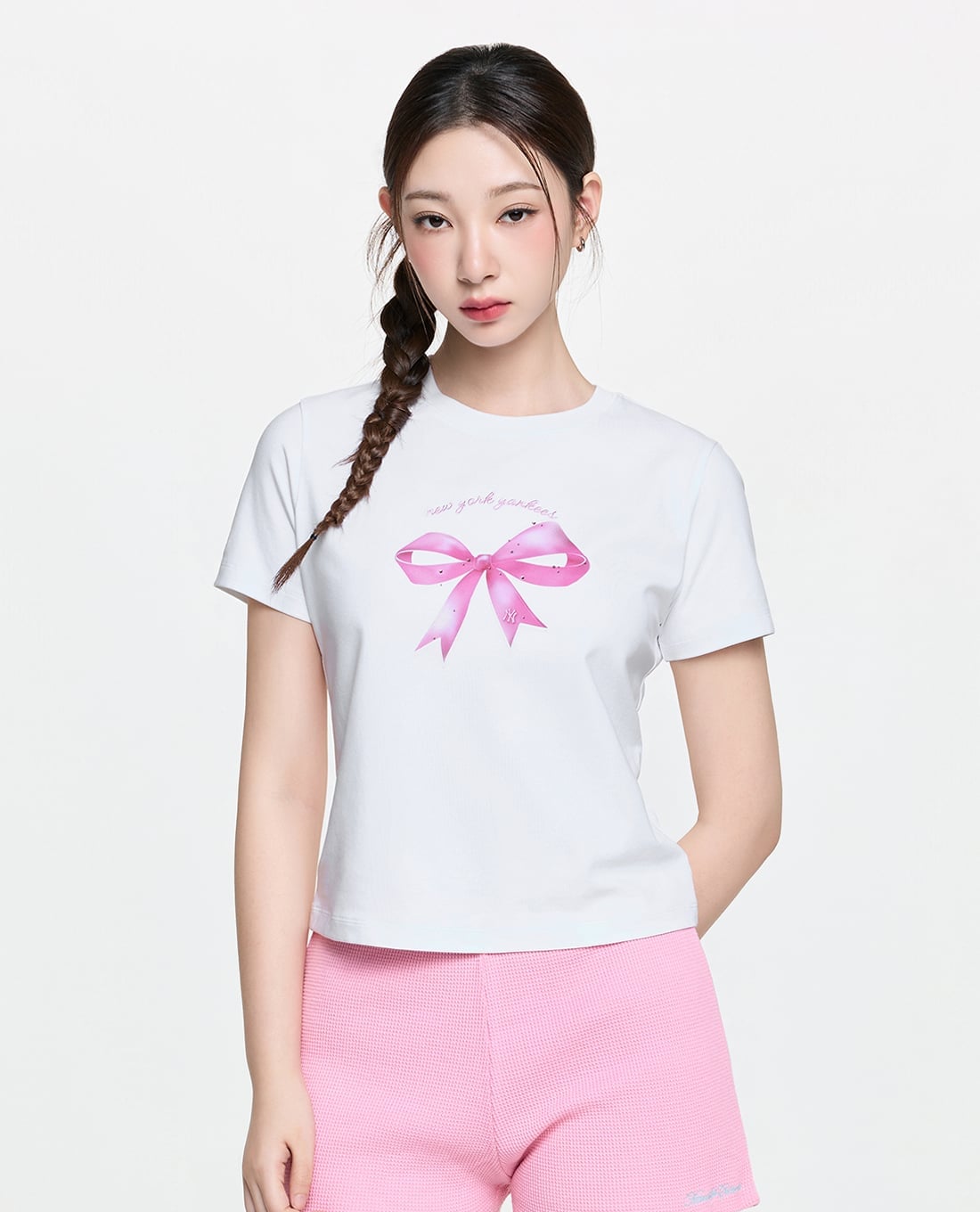 MLB - Áo croptop nữ cổ tròn tay ngắn Bow Tie Graphic