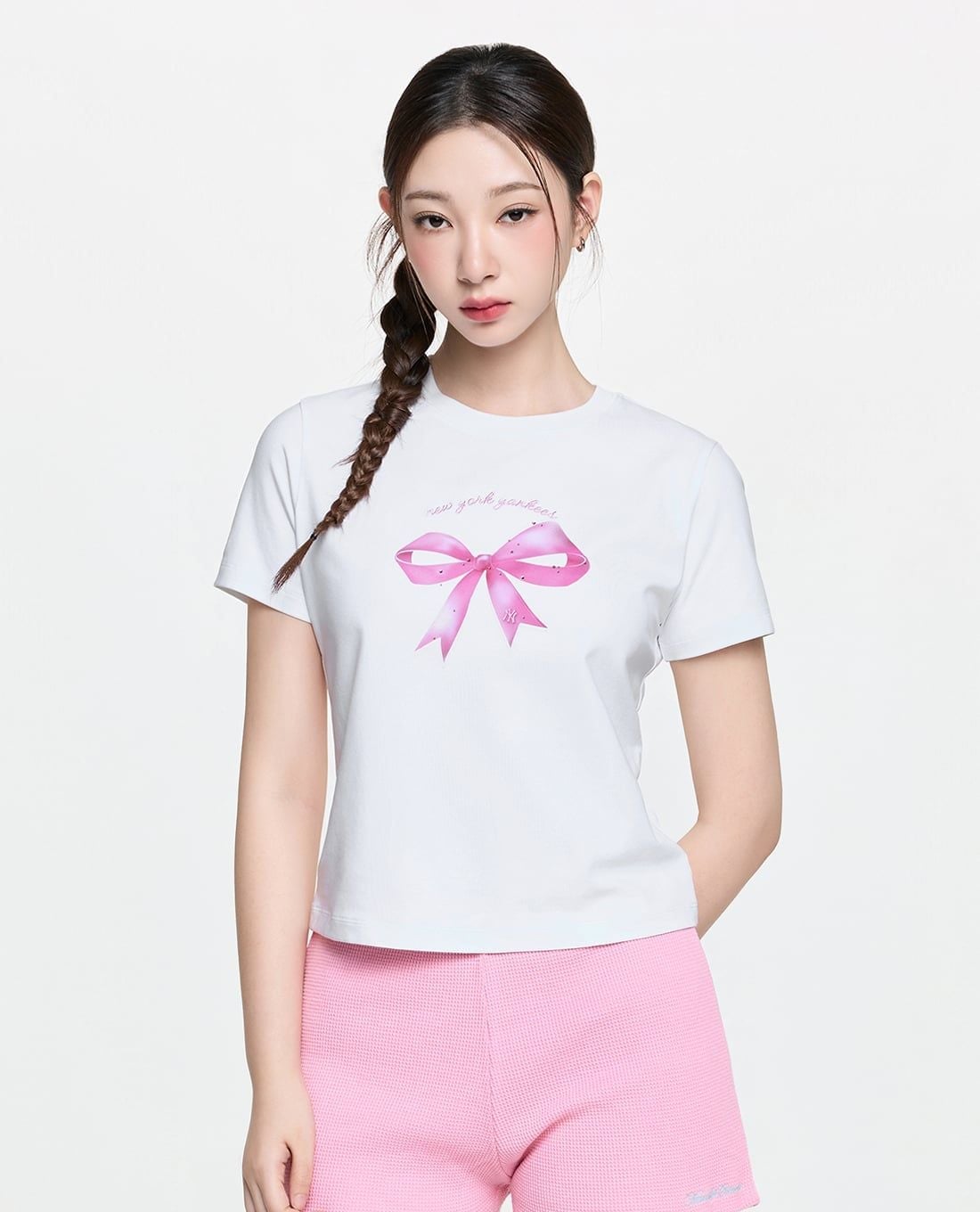 MLB - Áo croptop nữ cổ tròn tay ngắn Bow Tie Graphic