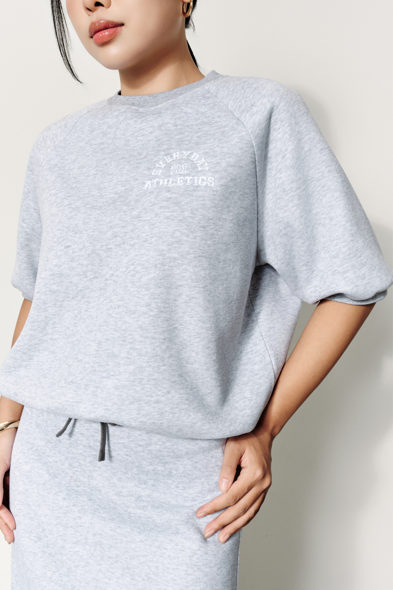  Áo Nỉ Nữ Vải Nỉ 2 Da Tay Lửng Dáng Boxy Thêu Họa Tiết 