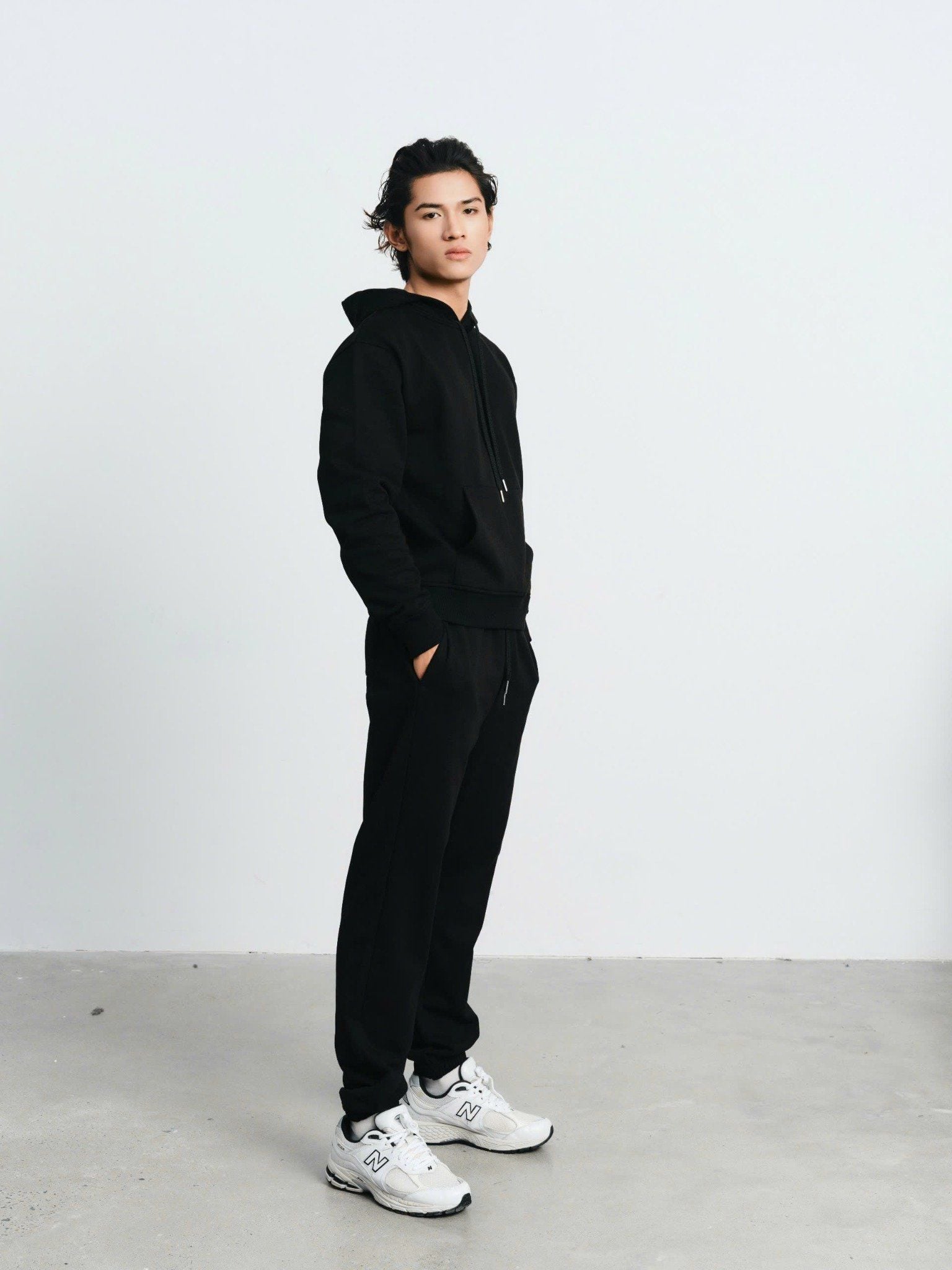  Áo nỉ chui đầu có mũ, dáng relax 