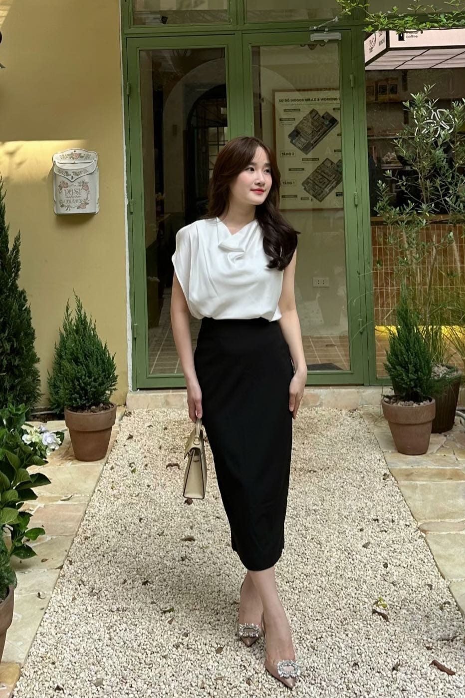  Áo nữ kiểu bất đối xứng vải lụa satin 