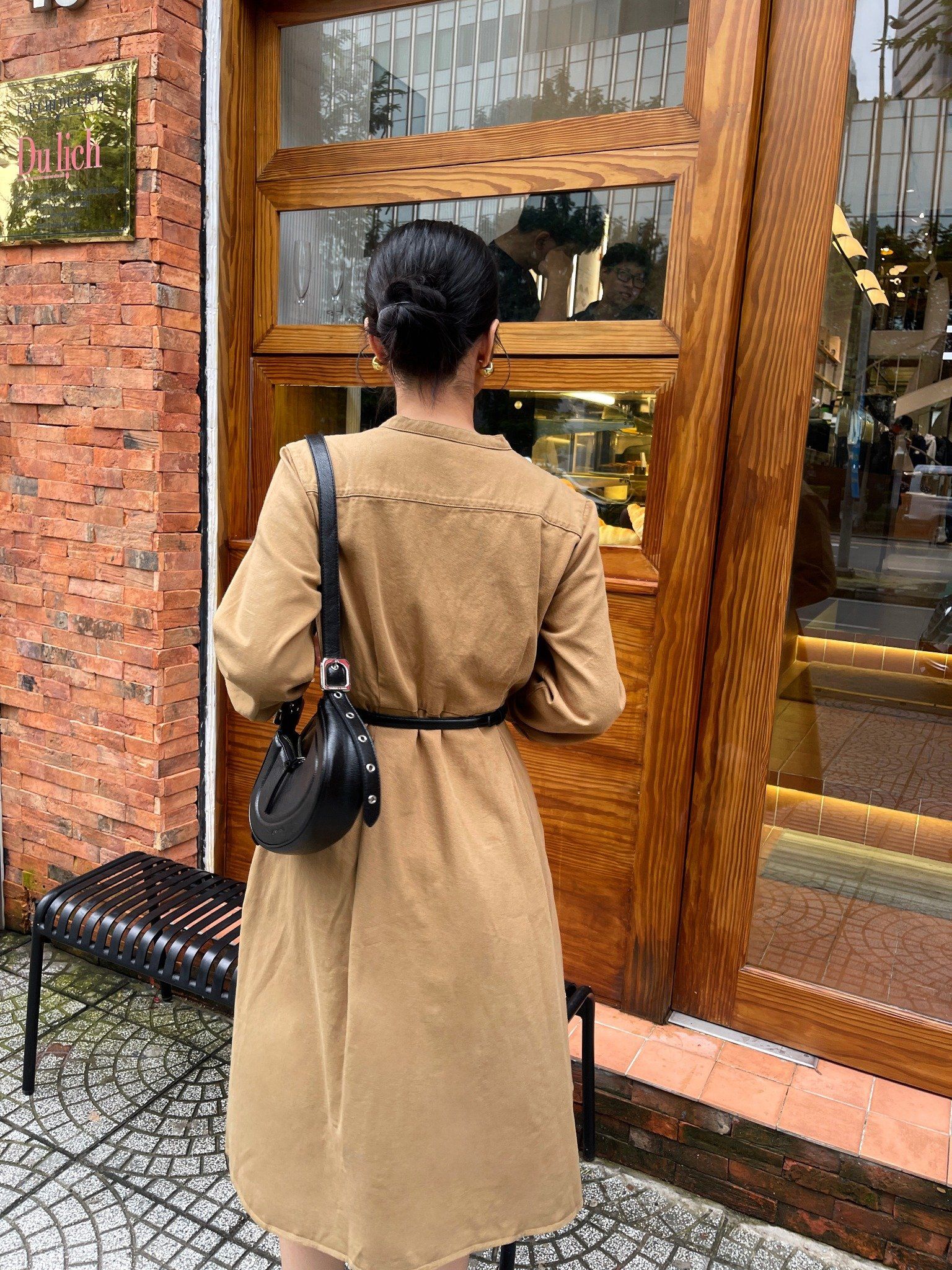  Đầm khaki nữ chiết eo cài cúc 