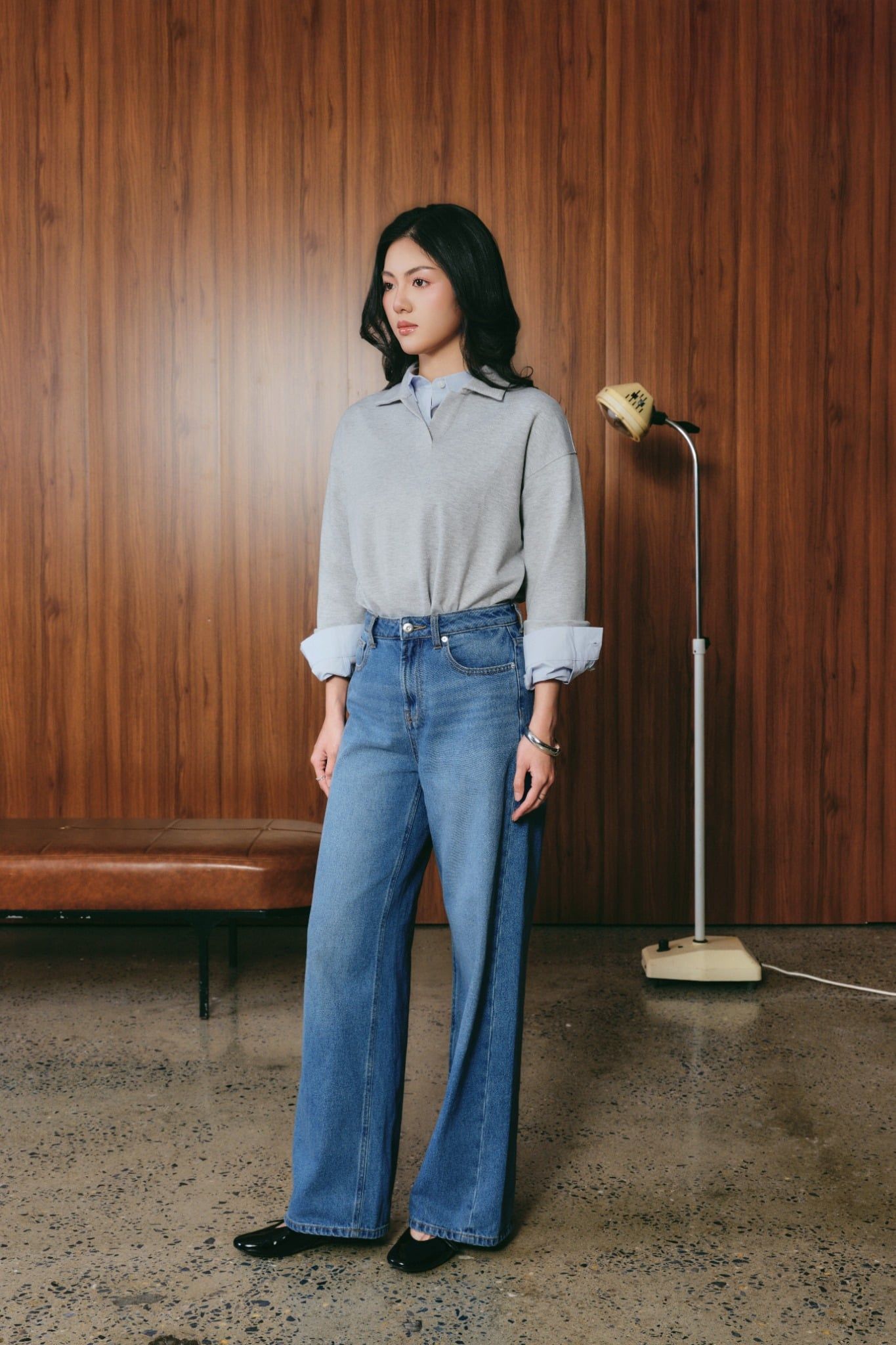  Áo Nỉ Nữ Cổ V Tay Loe Vải Scuba Mỏng 