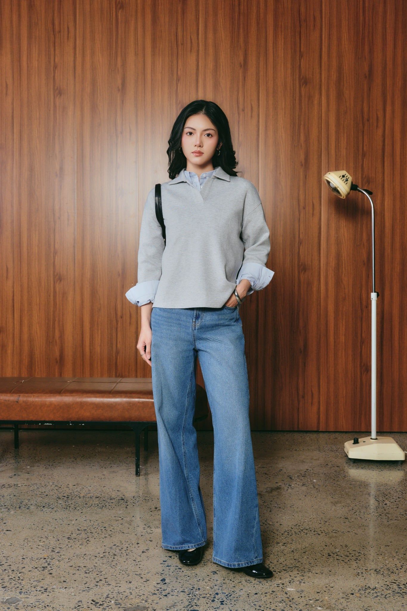  Áo Nỉ Nữ Cổ V Tay Loe Vải Scuba Mỏng 