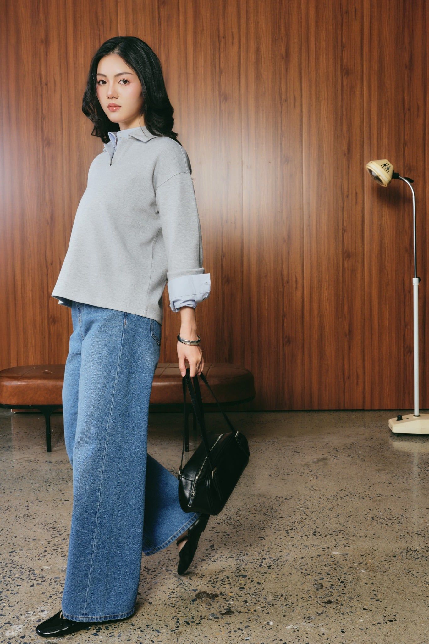  Áo Nỉ Nữ Cổ V Tay Loe Vải Scuba Mỏng 