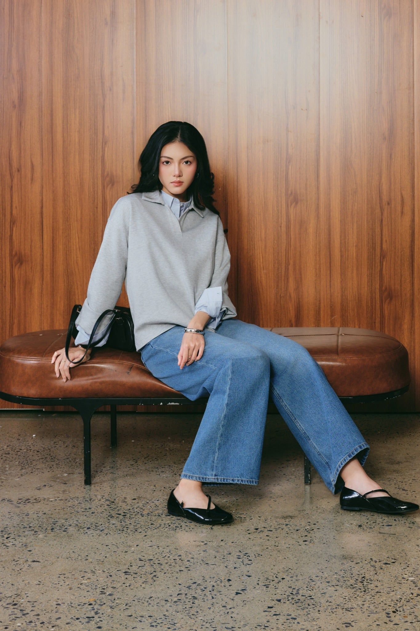  Áo Nỉ Nữ Cổ V Tay Loe Vải Scuba Mỏng 