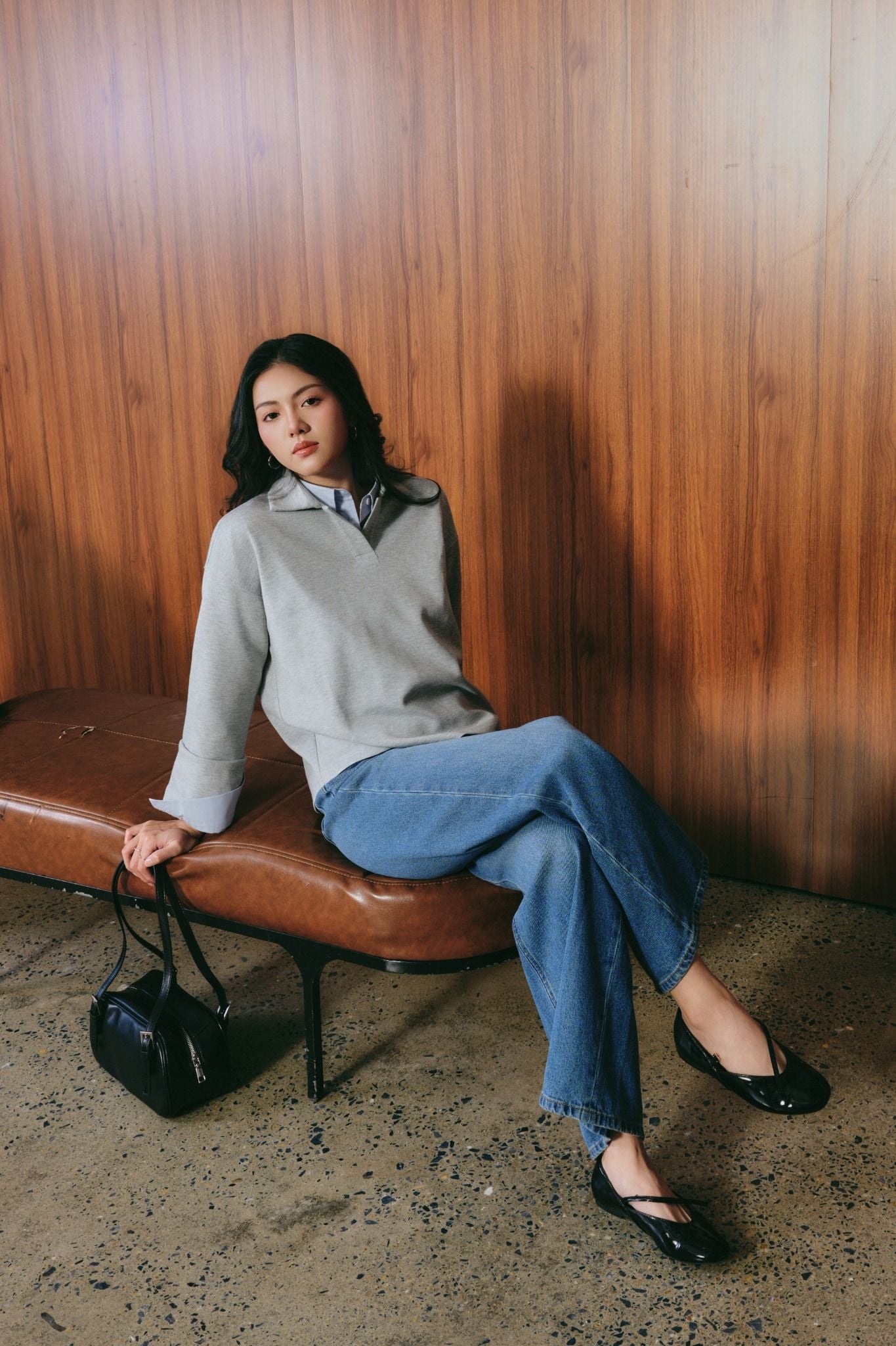  Áo Nỉ Nữ Cổ V Tay Loe Vải Scuba Mỏng 