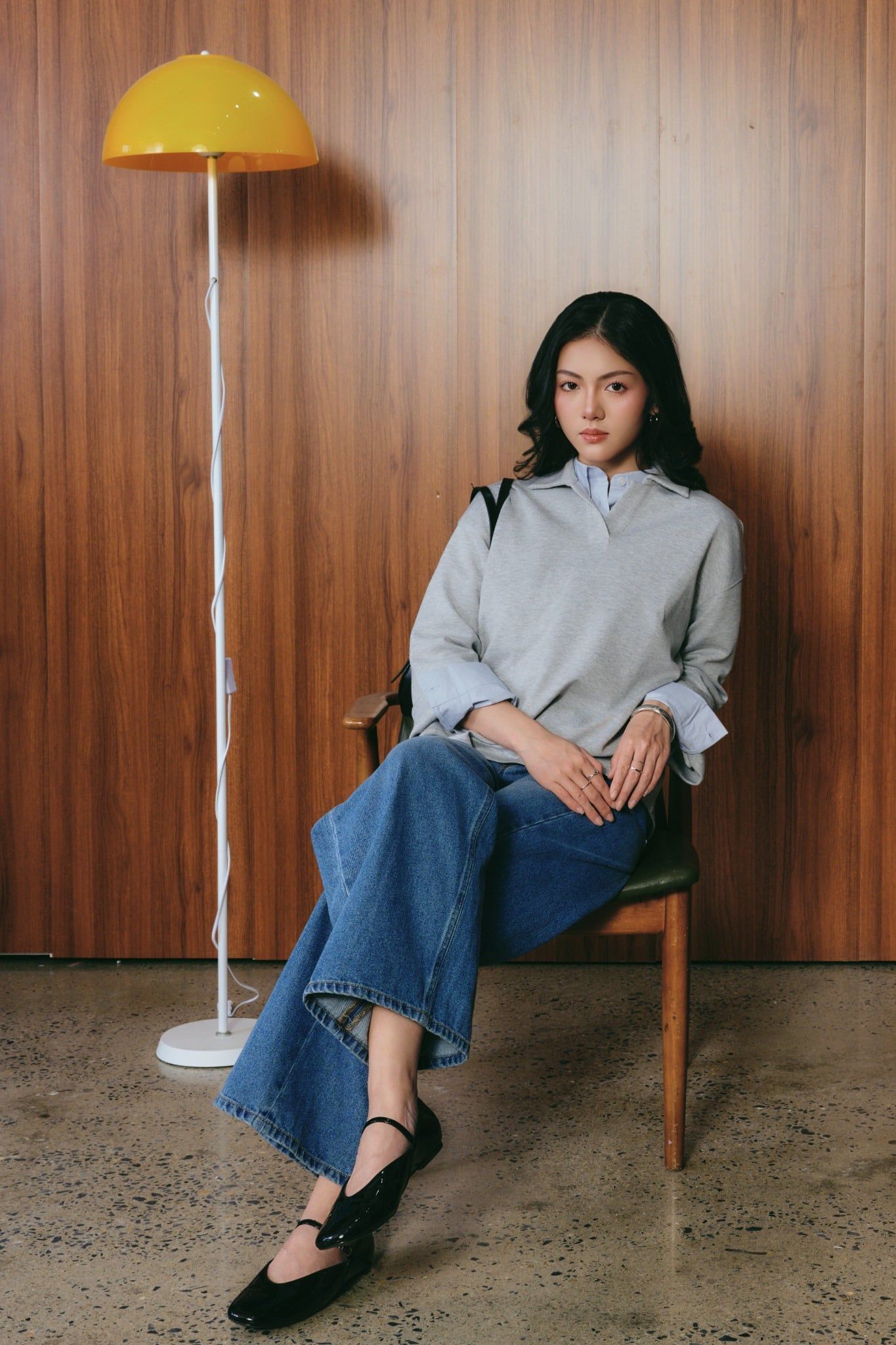  Áo Nỉ Nữ Cổ V Tay Loe Vải Scuba Mỏng 