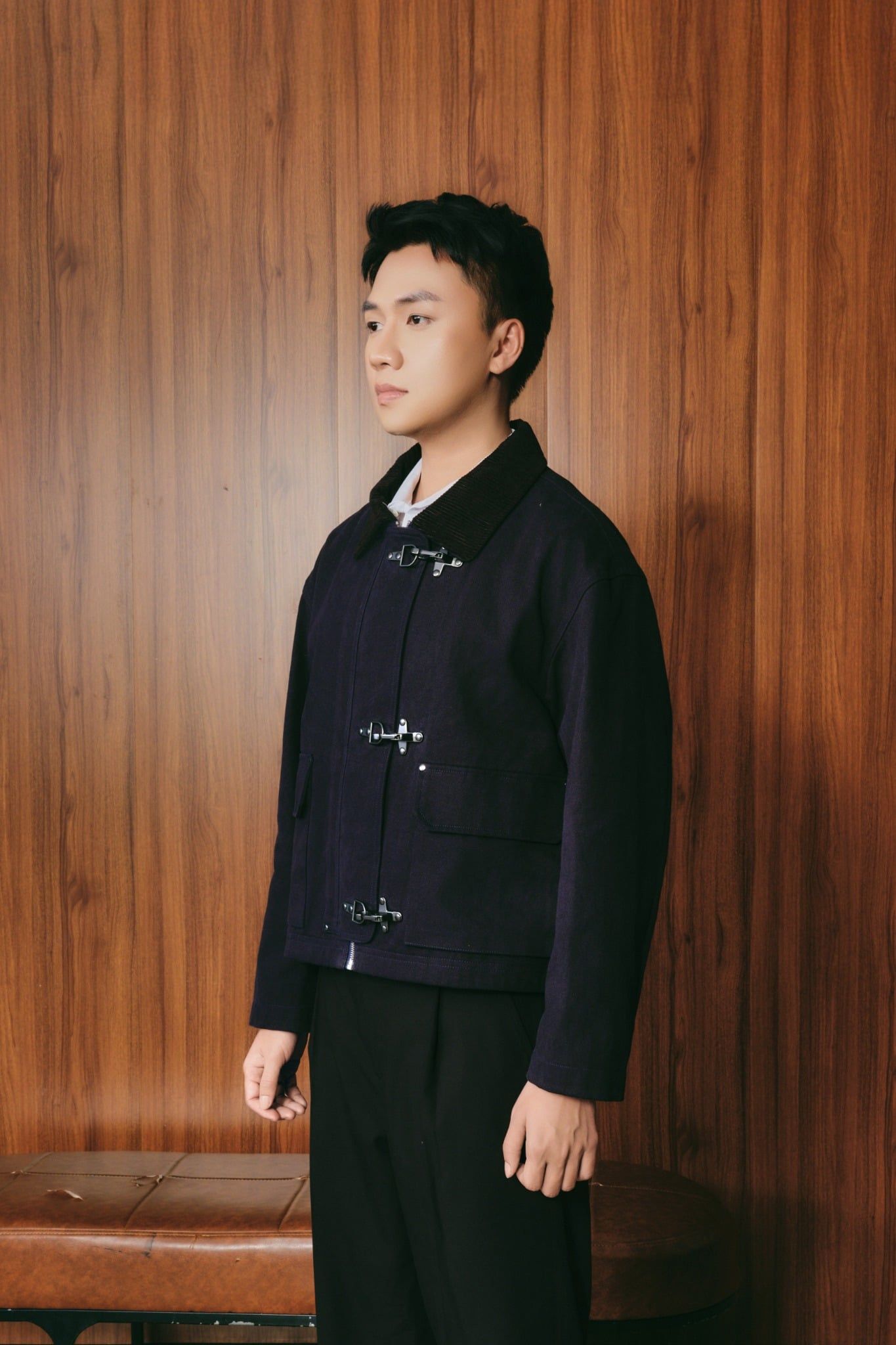  Áo Khoác Unisex Dáng Boxy Vải Khaki Phối Cổ Nhung Khóa Cài 