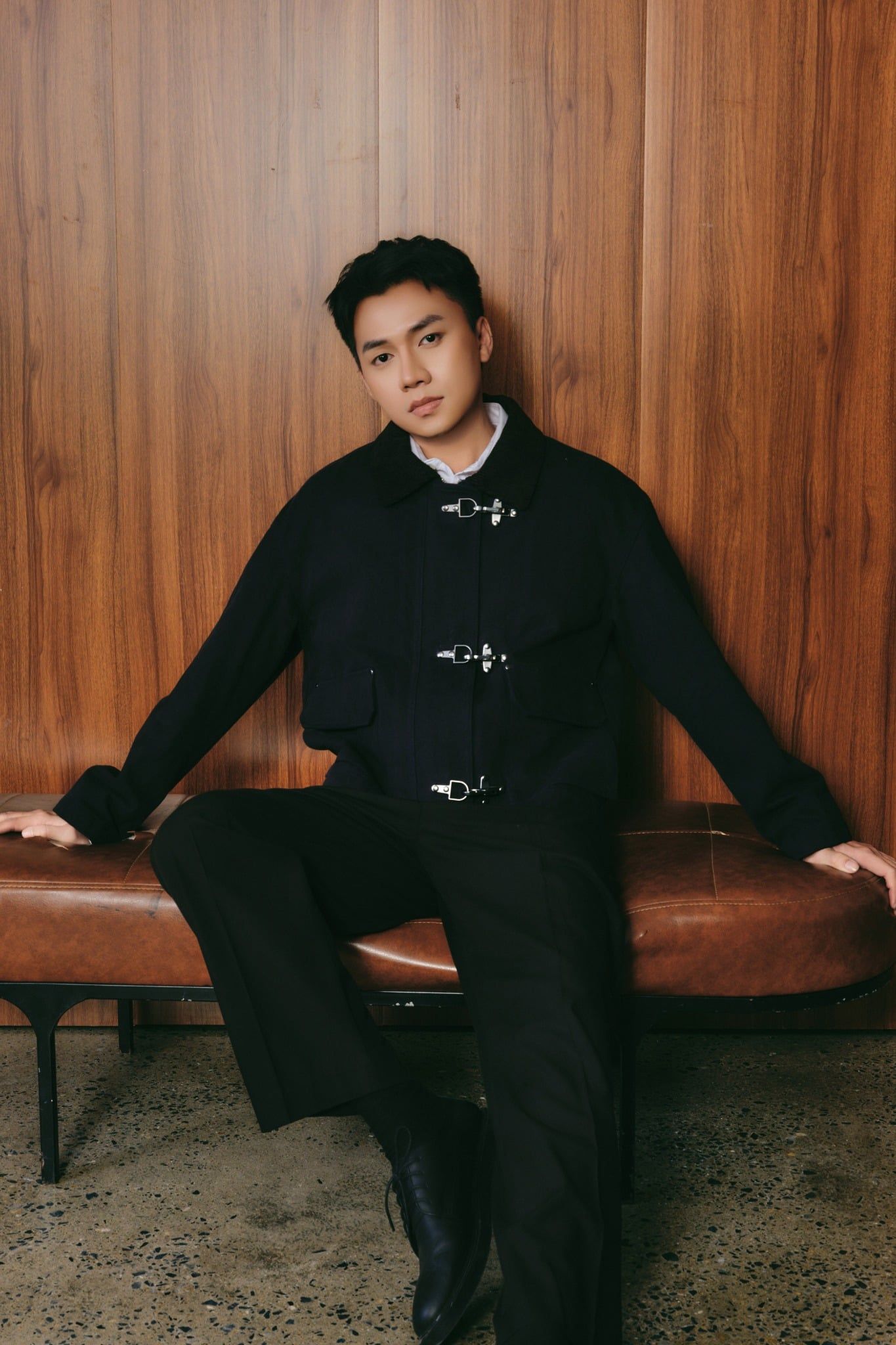  Áo Khoác Unisex Dáng Boxy Vải Khaki Phối Cổ Nhung Khóa Cài 