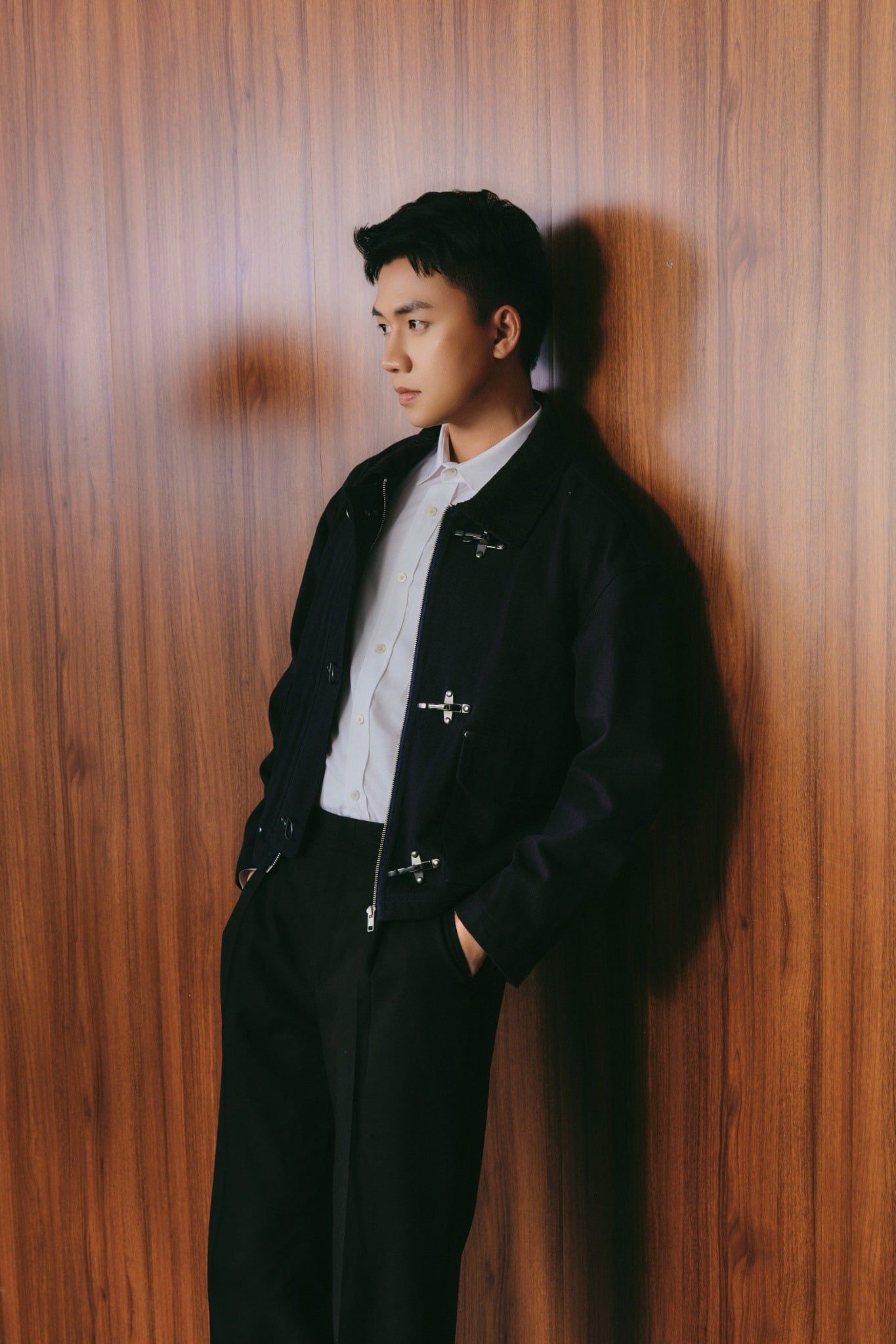  Áo Khoác Unisex Dáng Boxy Vải Khaki Phối Cổ Nhung Khóa Cài 