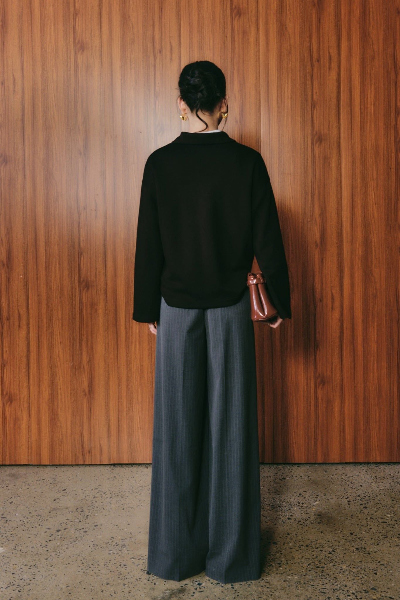  Áo Nỉ Nữ Cổ V Tay Loe Vải Scuba Mỏng 