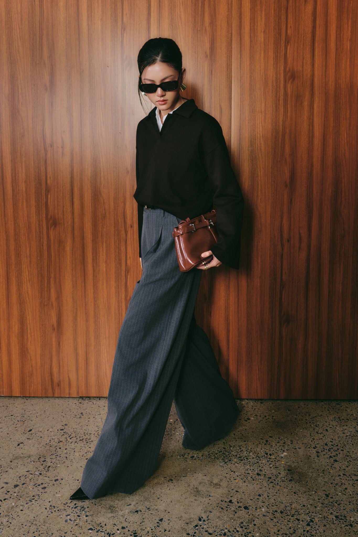  Áo Nỉ Nữ Cổ V Tay Loe Vải Scuba Mỏng 