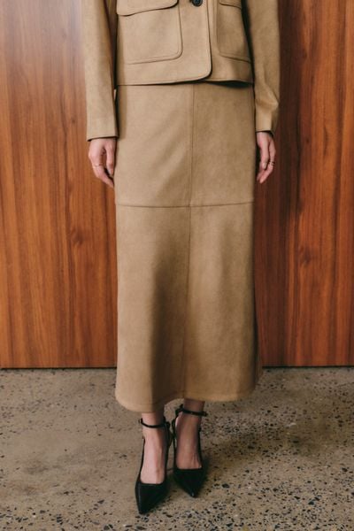  Chân Váy Da Lộn Nữ Dáng Maxi Xẻ Vạt Sau 