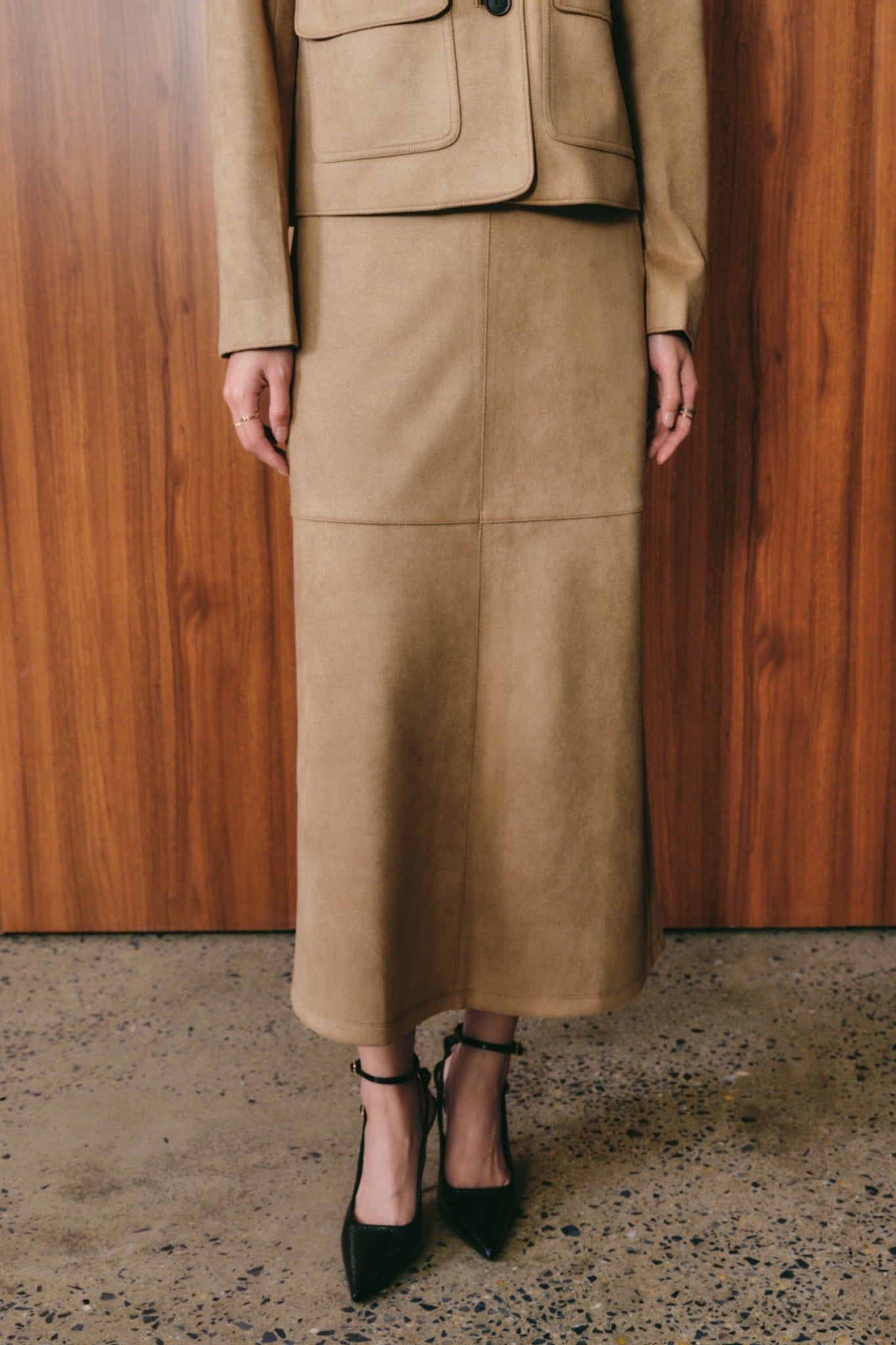  Chân Váy Da Lộn Nữ Dáng Maxi Xẻ Vạt Sau 