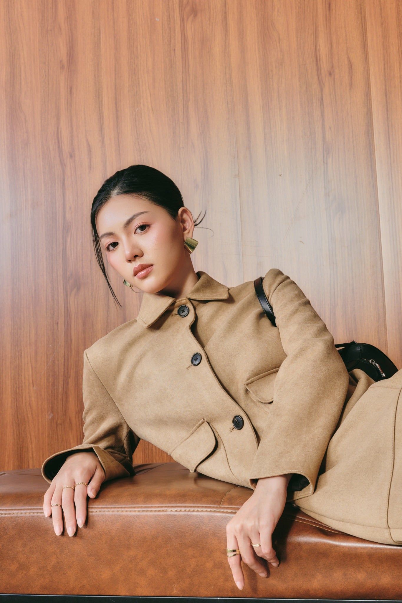  Áo Khoác Da Lộn Nữ Dáng Boxy Chi Tiết Túi Ốp 