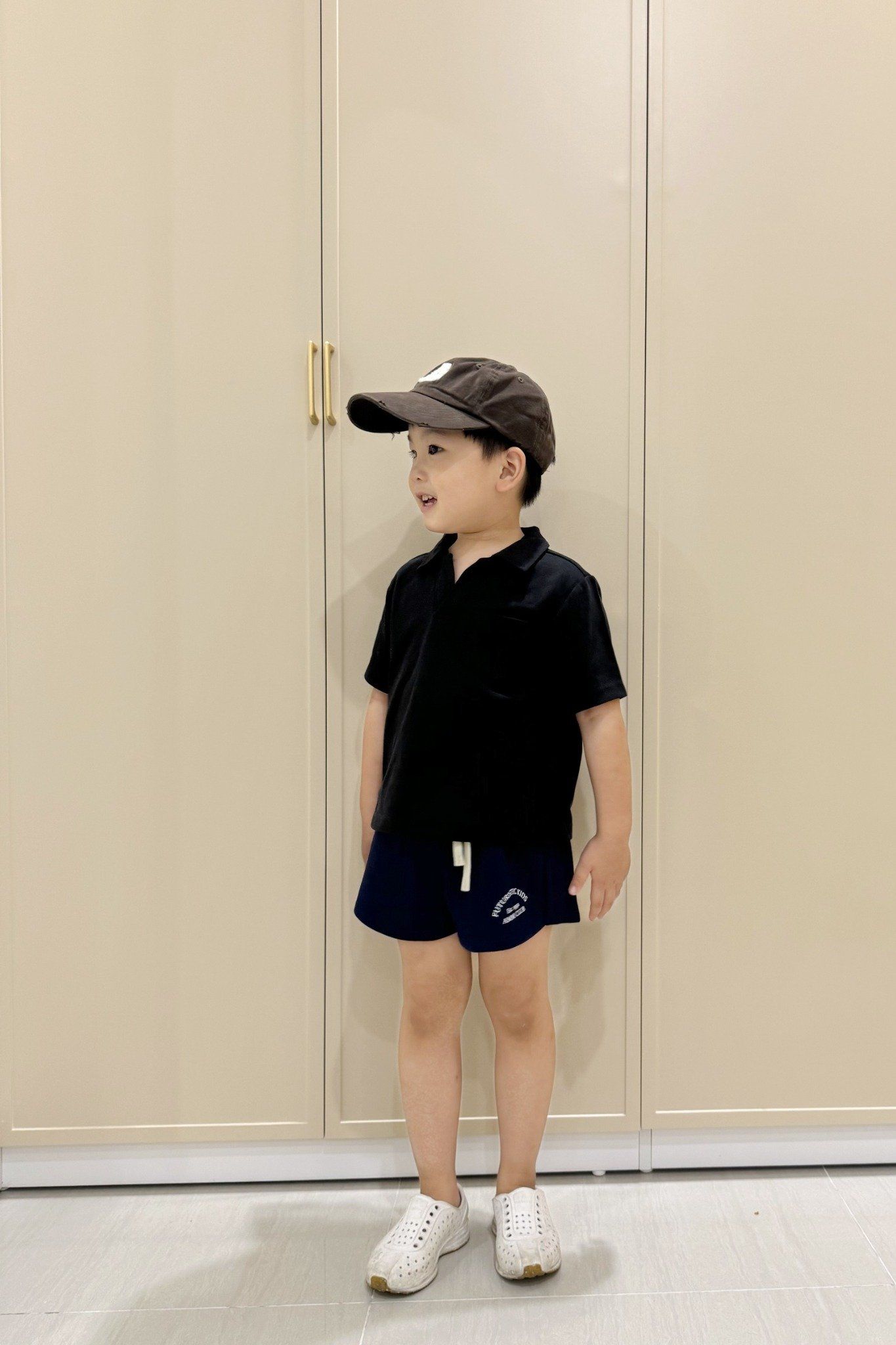  Áo polo bé trai cổ V dáng regular 