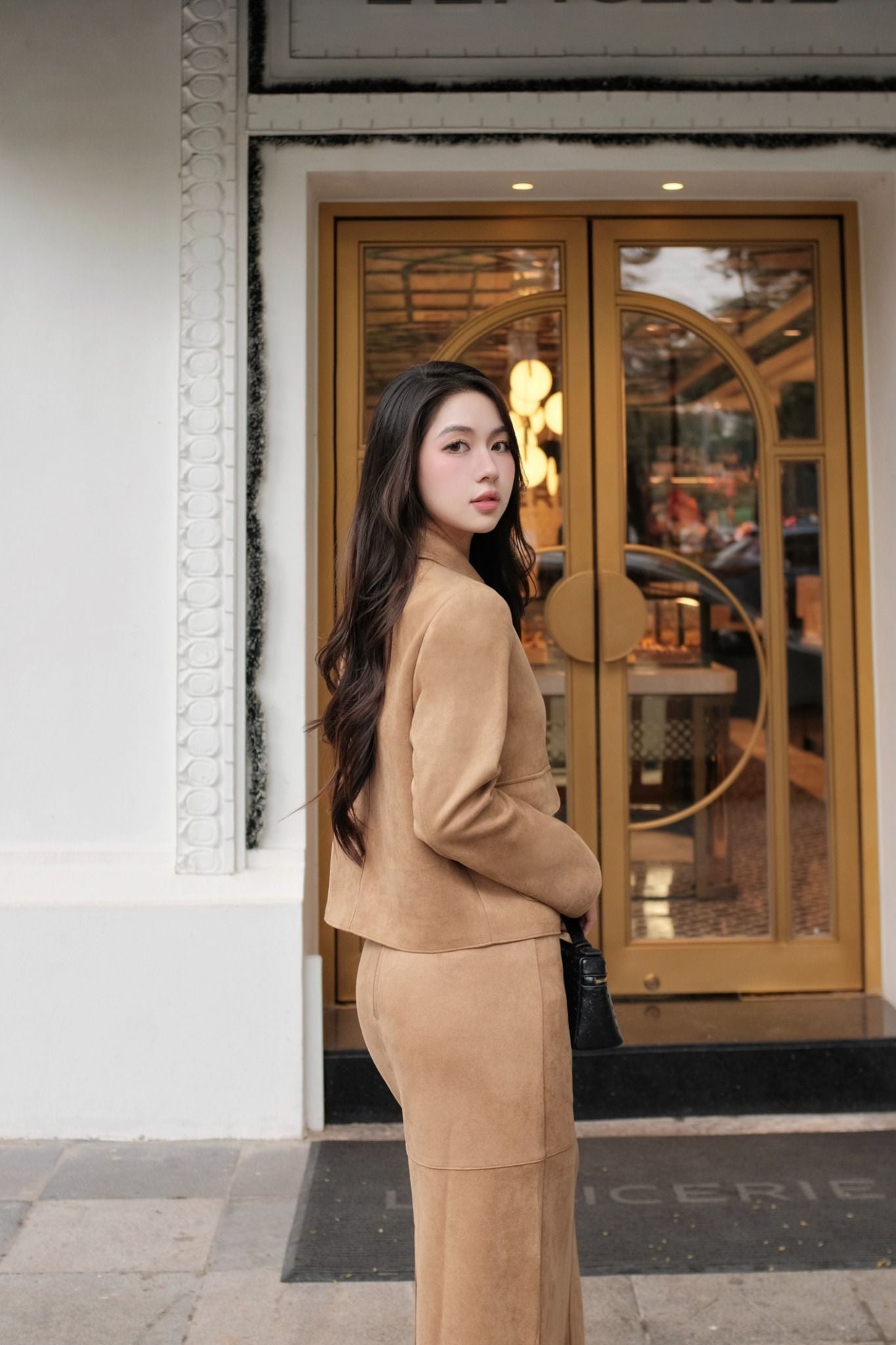  Áo Khoác Da Lộn Nữ Dáng Boxy Chi Tiết Túi Ốp 