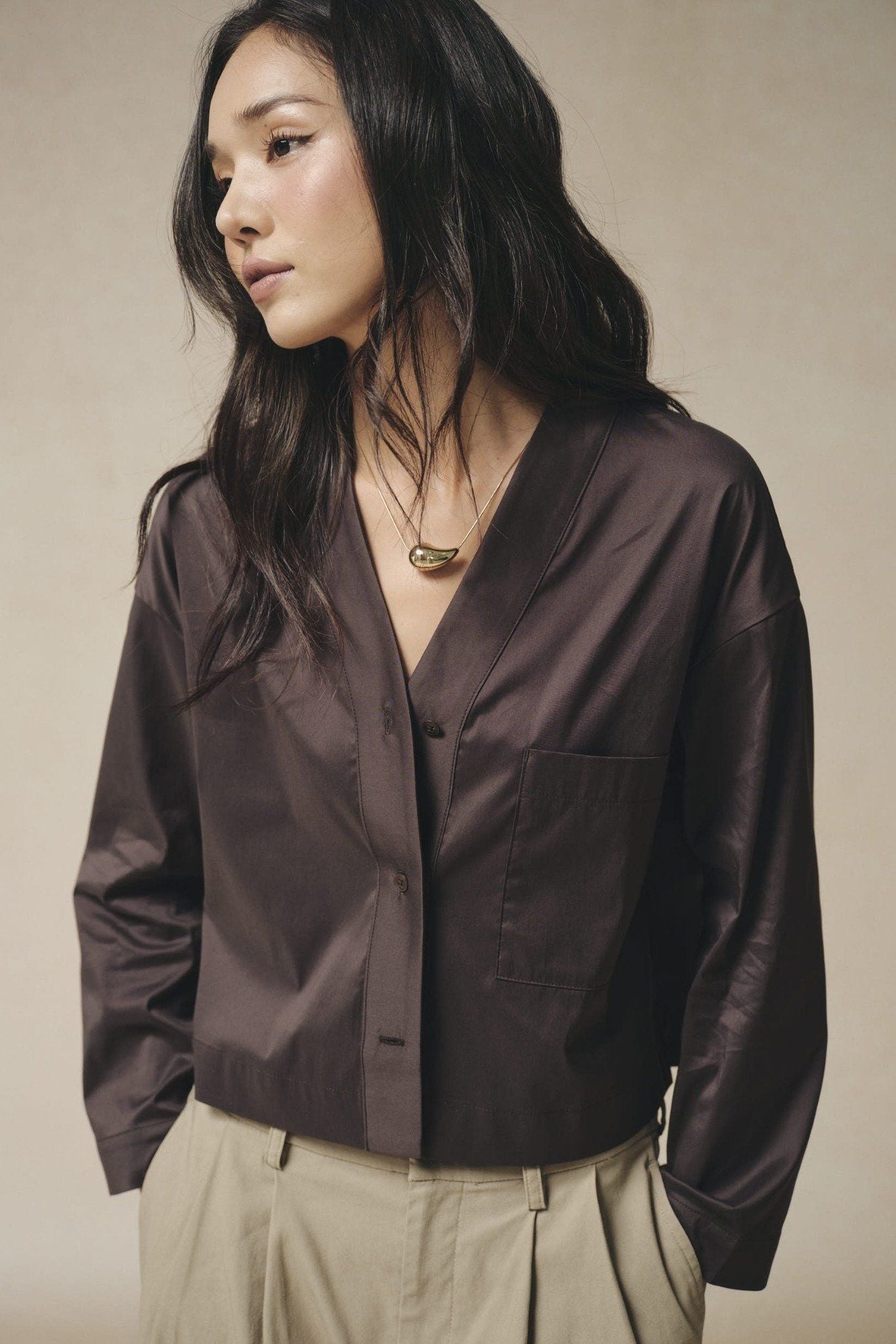  Áo kiểu Nữ dài tay dáng ngắn cổ V vải cotton thô 